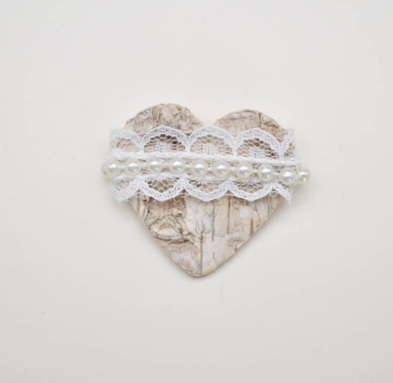 20mm Spitze symetrisch in Perlmutt-optik symetrisch mit Perlen. Farbe: weiß 20mm Spitze symetrisch in Perlmutt-optik symetrisch mit Perlen. Farbe: weiß