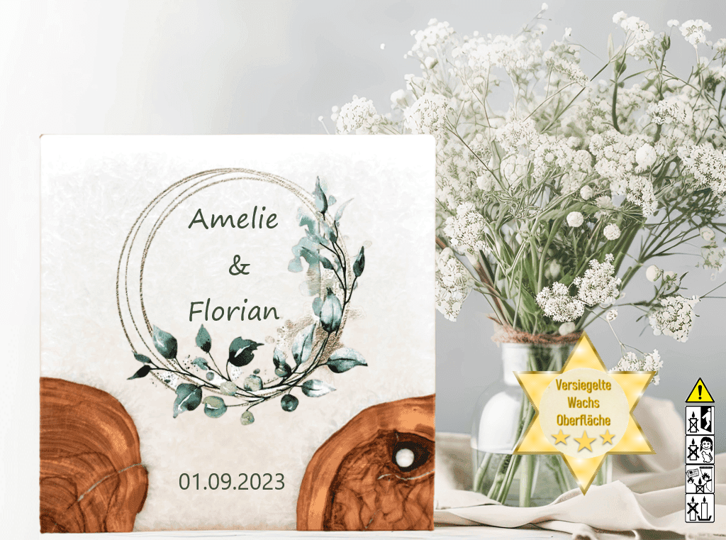 Hochzeitskerze mit Holzelement. Motiv: Eukalyptus Kranz Hochzeitskerze mit Holzelement. Motiv: Eukalyptus Kranz gold günstig in unserem Onlineshop kaufen. Personalisierte Hochzeitskerze online kaufen
