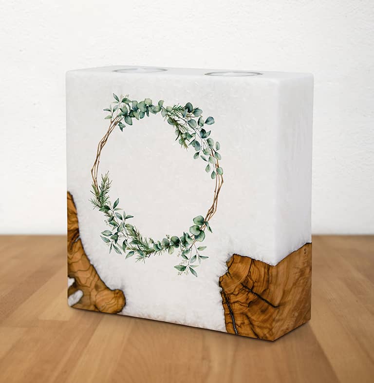 Hochzeitskerze mit Holz und Motiv. Jetzt in unserem Geschenke Onlineshop kaufen.