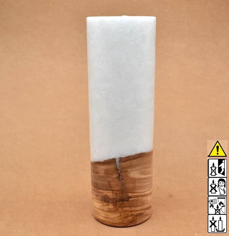 Kerze mit Holz. Individuelle runde Hochzeitskerze mit Holz aus Stearin. Kerze 80x250mm mit Holzelement, Individuelle, persönliche Hochzeitskerze Holzkerze, Rund Stearinoptik, Hochzeitskerze mit Teelicht im Kerzen online Shop für Hochzeiten bestellen, günstig kaufen.