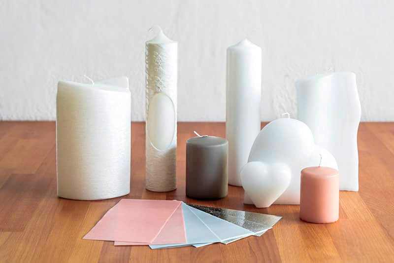 Kleine und große, ovale und runde Kerzen zum selbstgestalten, Kerzenrohlinge, Stabkerzen, Kerzensand und Schimmkerzen in unserem Kerzen Onlineshop günstig bestellen und online kaufen.