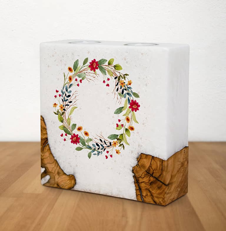 Hochzeitskerze mit Holz und Motiv. Jetzt in unserem Geschenke Onlineshop kaufen.