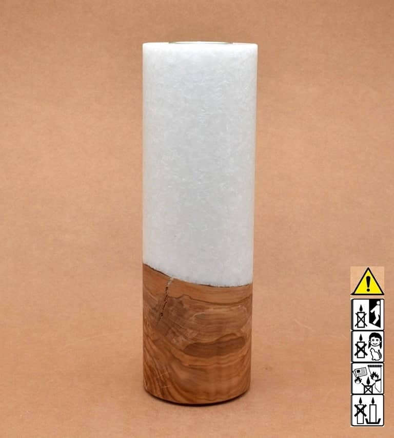 Kerze mit Holz. Individuelle runde Hochzeitskerze mit Holz aus Stearin. Kerze 80x250mm mit Holzelement, Individuelle, persönliche Hochzeitskerze Holzkerze, Rund Stearinoptik, Hochzeitskerze mit Teelicht im Kerzen online Shop für Hochzeiten bestellen, günstig kaufen.