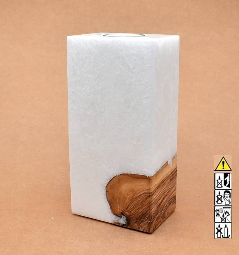 Kerze rechteckig  mit Holzelement aus Stearinwachs.  Jetzt in unserem Kerzen Onlineshop kaufen.