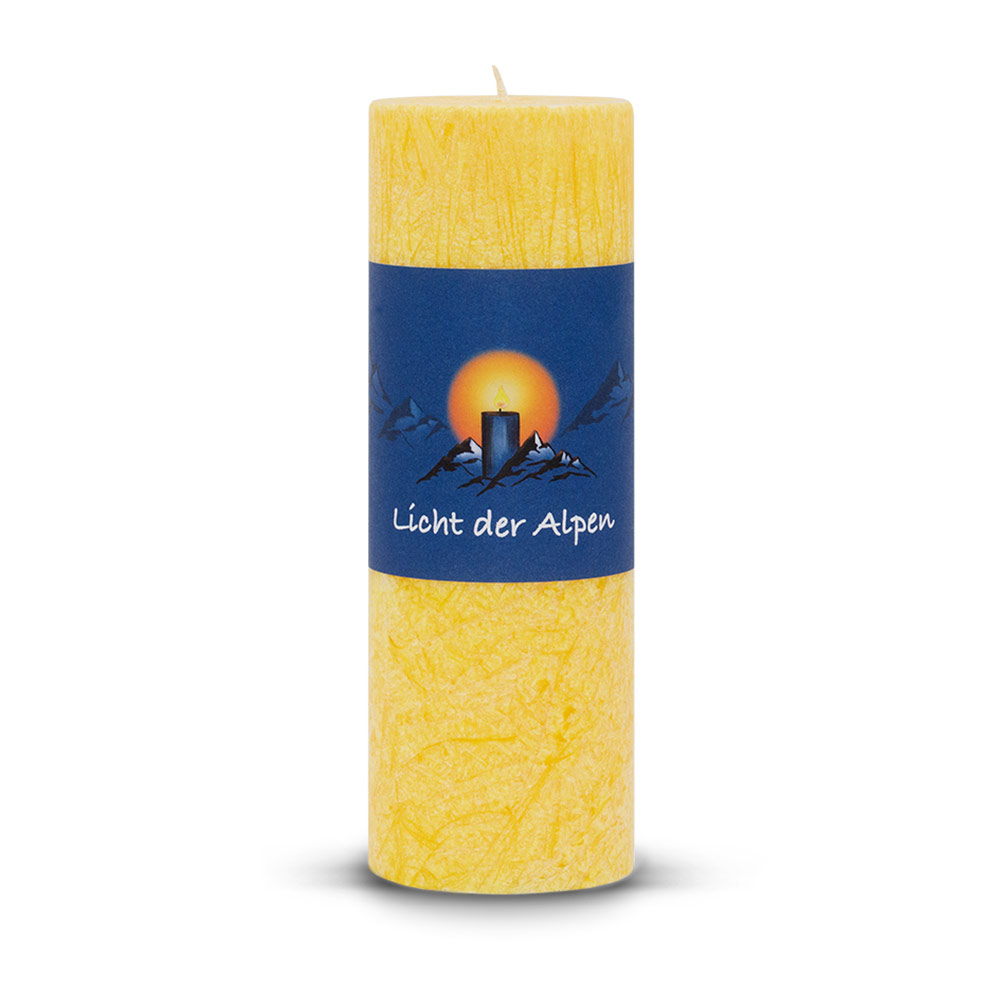 Allgäuer Heilkräuter Duftkerze. Licht der Alpen Die Sonnige in der Farbe gelb - jetzt in unserem Kerzen Onlineshop kaufen.