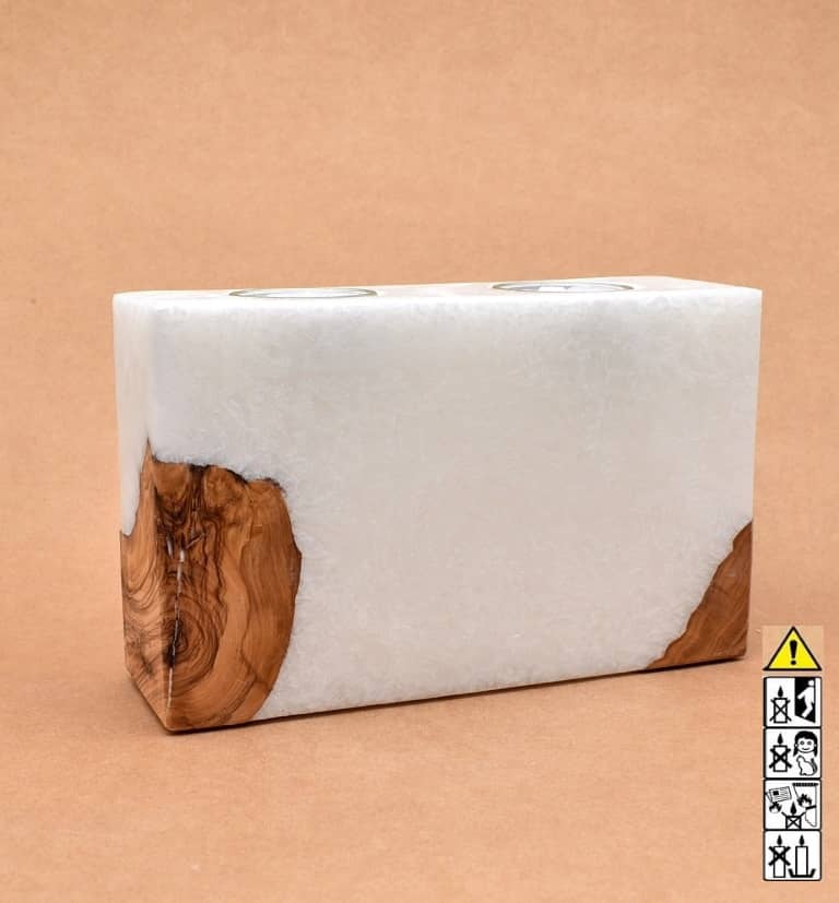 Kerze rechteckig  mit Holzelement aus Stearinwachs.  Jetzt in unserem Kerzen Onlineshop kaufen.