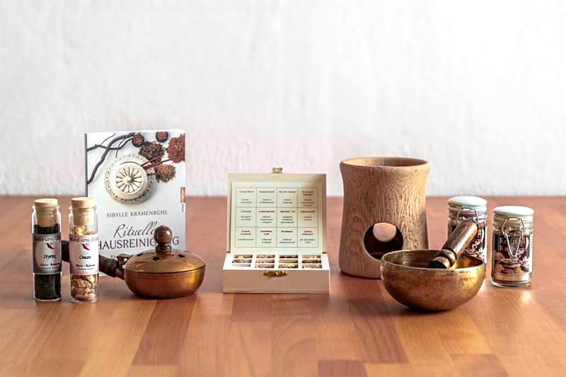 Räucherware und Räucherwerk, Räucherkasten, Räucher Geschenkset, Räucherstäbe & Räucherkegel, Räucherharz und Räuchermischung in unserem Kerzen Onlineshop günstig online bestellen und kaufen.