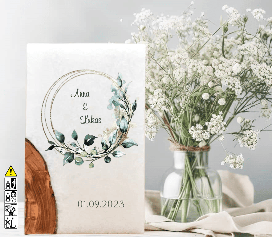 Hochzeitskerze mit Holzelement. Motiv: Eukalyptus Kranz gold günstig in unserem Onlineshop kaufen. Personalisierte Hochzeitskerze online kaufen