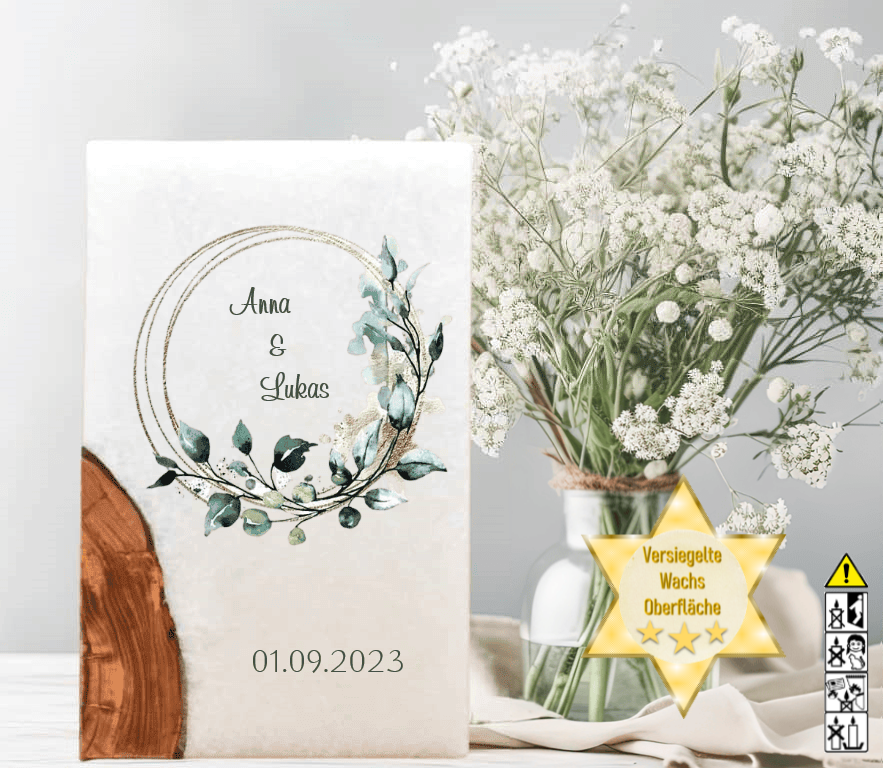 Hochzeitskerze mit Holzelement. Motiv: Eukalyptus Kranz Hochzeitskerze mit Holzelement. Motiv: Eukalyptus Kranz gold günstig in unserem Onlineshop kaufen. Personalisierte Hochzeitskerze online kaufen