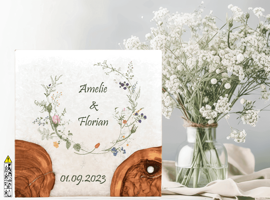 Hochzeitskerze mit Holzelement. Motiv: Wiesenblumen günstig in unserem Onlineshop kaufen. Personalisierte Hochzeitskerze online kaufen