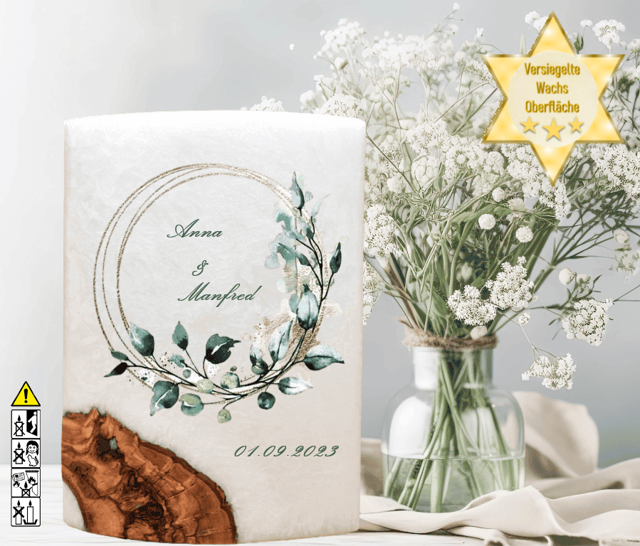 Hochzeitskerze mit Holzelement. Motiv: Eukalyptus Kranz Hochzeitskerze mit Holzelement. Motiv: Eukalyptus Kranz gold günstig in unserem Onlineshop kaufen. Personalisierte Hochzeitskerze online kaufen
