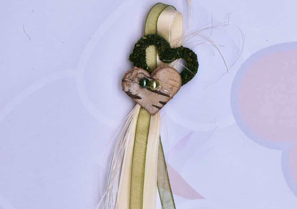 Hochzeitsanstecker - Büscherl: "Birkenherz und Moosherz mit Perlen in grün" . Jetzt in unserem Geschenke Onlineshop kaufen.