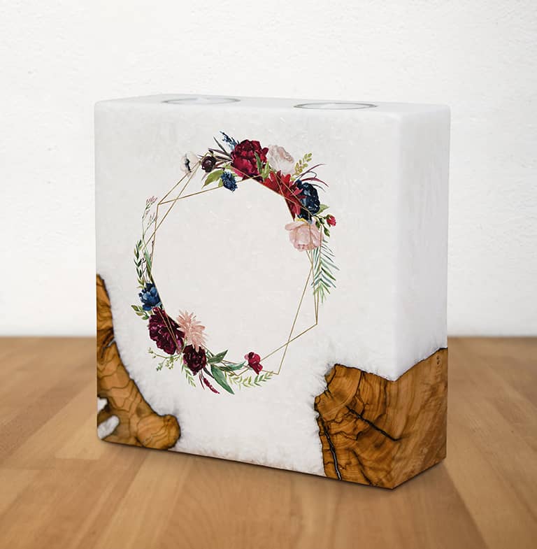 Hochzeitskerze mit Holz und Motiv. Jetzt in unserem Geschenke Onlineshop kaufen.