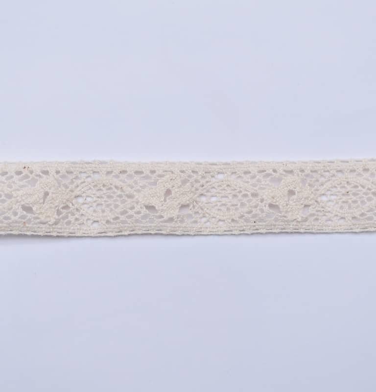 20mm Häkelspitze aus Baumwolle. Farbe: creme 20mm Häkelspitze aus Baumwolle. Farbe: creme