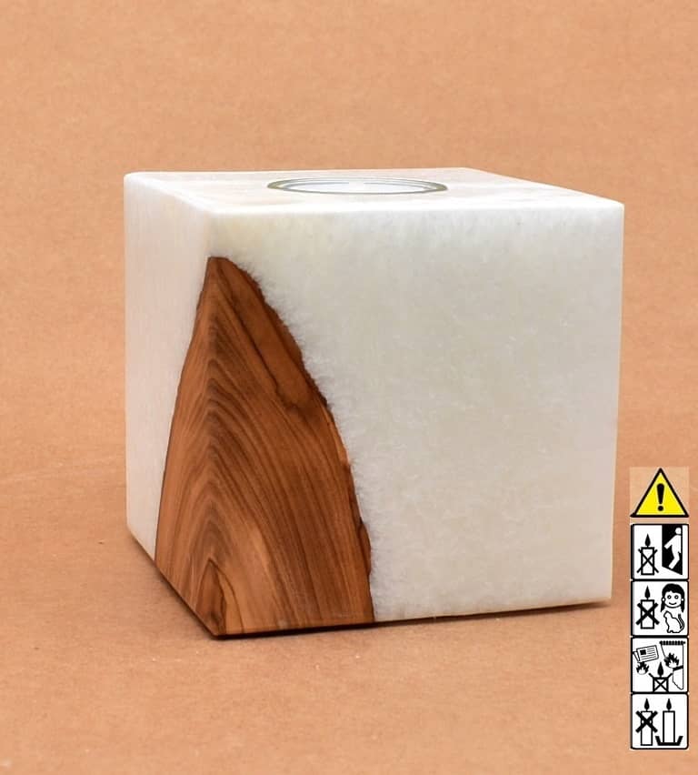 Kerze mit Holzeinsatz mit einem Teelicht, Quader 100x100x100mm jede Kerze ein unikat