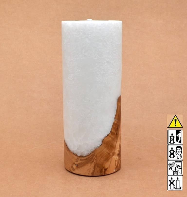 Kerze mit Holz. Individuelle runde Hochzeitskerze mit Holz aus Stearin. Kerze 80x200mm mit Holzelement, Individuelle, persönliche Hochzeitskerze Holzkerze, Rund Stearinoptik, Hochzeitskerze mit Teelicht im Kerzen online Shop für Hochzeiten bestellen, günstig kaufen.