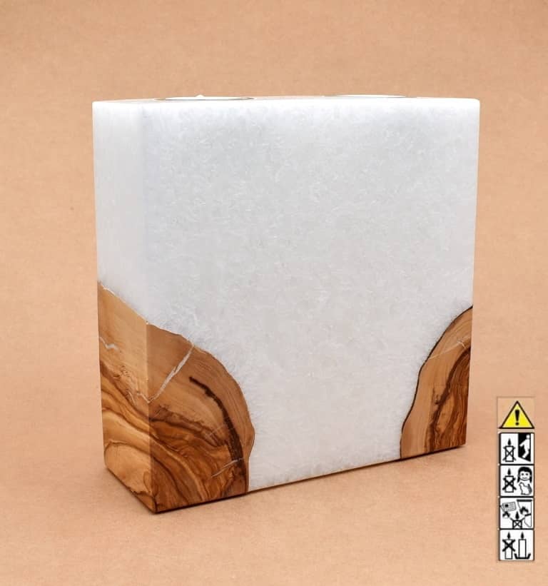 Kerze mit Holz Unikat Quader 70 x 200 x 200 mm 2 x Teelicht Nr.6. Jetzt in unserem Geschenke Onlineshop kaufen.