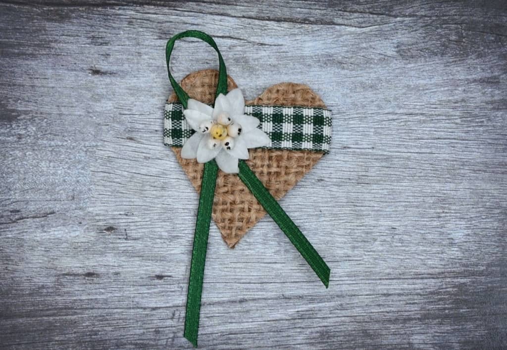 Hochzeitsanstecker Bausatz. Individuelle Hochzeitsbüscherl Bausatz. Hochzeitsanstecker Bausatz. Individuelle Hochzeitsbüscherl Bausatz im online Shop für Hochzeiten bestellen, günstig kaufen.