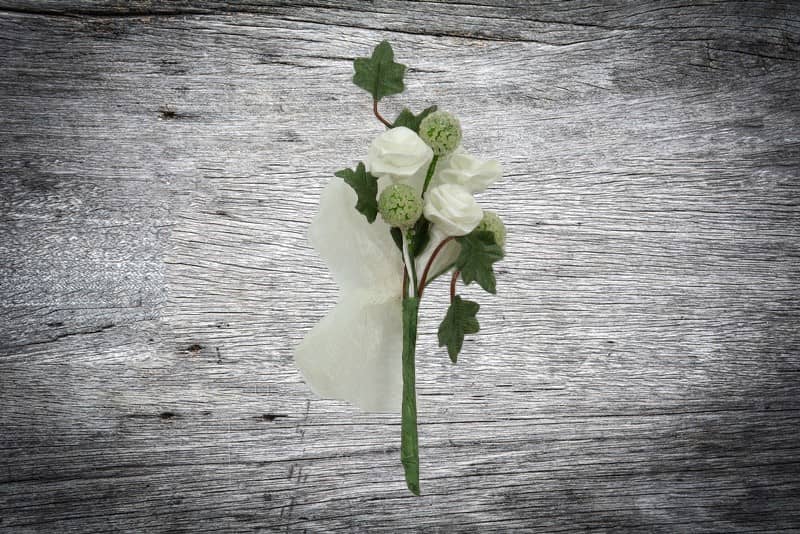Hochzeitsanstecker / Büscherl: "Efeu mit Dior - Rosen in champagner" Hochzeitsanstecker / Büscherl: "Efeu mit Dior - Rosen in champagner". Jetzt in unserem Geschenke Onlineshop kaufen.