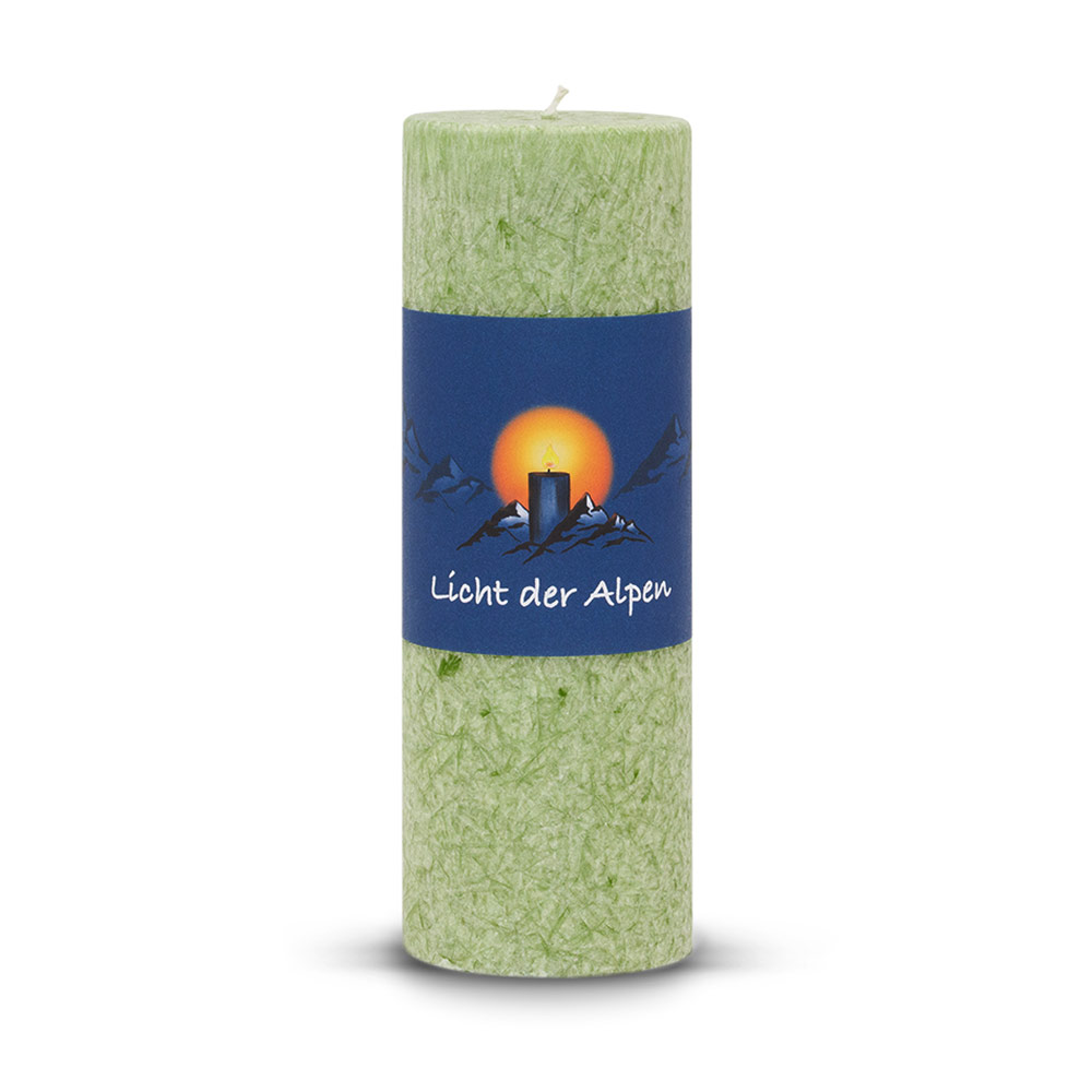 Allgäuer Heilkräuter Duftkerze. Licht der Alpen Die Frische in der Farbe grün - jetzt in unserem Kerzen Onlineshop kaufen.