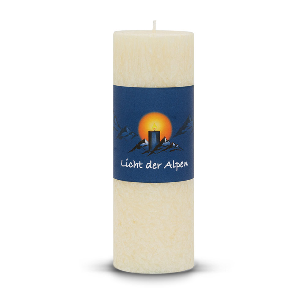 Allgäuer Heilkräuter Duftkerze. Licht der Alpen Die Sanfte in der Farbe weiß - jetzt in unserem Kerzen Onlineshop kaufen.