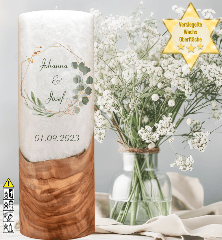 Hochzeitskerze mit Holzelement. Motiv: Olivenkranz Hochzeitskerze mit Holzelement. Motiv: Olivenkranz günstig in unserem Onlineshop kaufen. Personalisierte Hochzeitskerze online kaufen