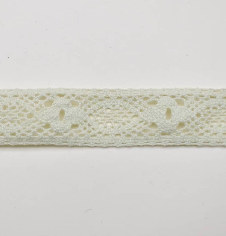 20mm Häkelspitze aus Baumwolle. Farbe: grün 20mm Häkelspitze aus Baumwolle. Farbe: grün