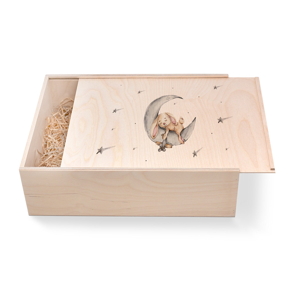 Große Geschenkbox aus Holz zum Geburtstag. Hase. Ideal als Geschenkbox für Männer oder Frauen. Geschenkbox groß individuell angefertigt. Online bestellen im Geschenke Online-Shop.