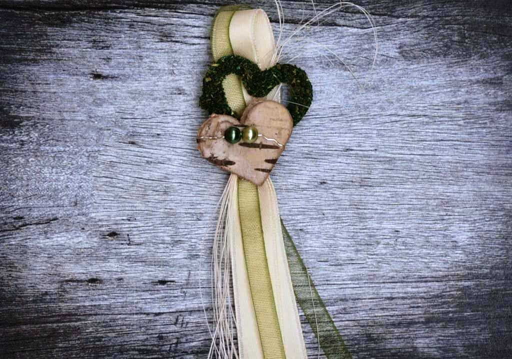 Hochzeitsanstecker - Büscherl: "Birkenherz und Moosherz mit Perlen in grün" . Jetzt in unserem Geschenke Onlineshop kaufen.