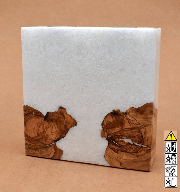 Kerze mit Holz Unikat Quader 70 x 200 x 200 mm 2 x Teelicht Nr.6. Jetzt in unserem Geschenke Onlineshop kaufen.