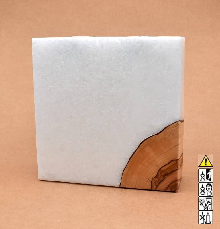 Kerze mit Holz Unikat Quader 70 x 200 x 200 mm 2 x Teelicht Nr.6. Jetzt in unserem Geschenke Onlineshop kaufen.