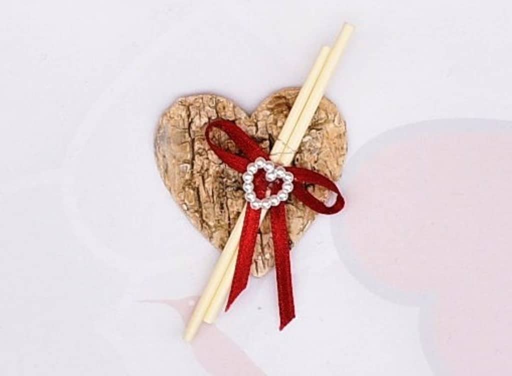 Hochzeitsanstecker - Büscherl: "Birkenherz mit Perlenherz und Satinband"