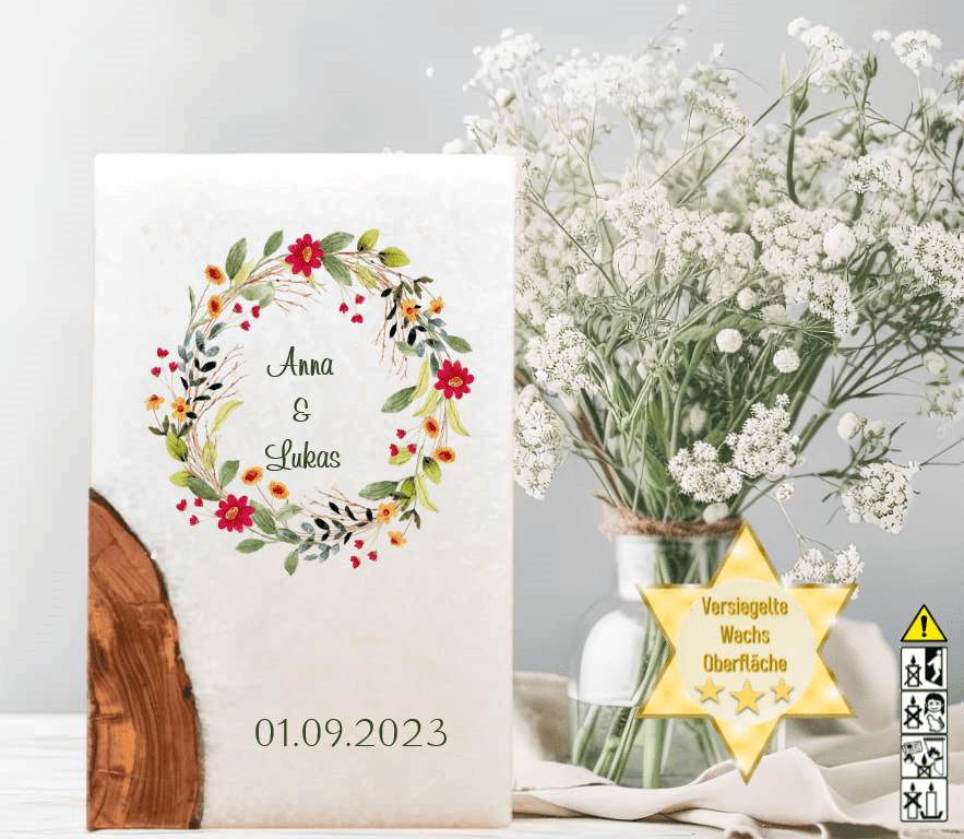 Hochzeitskerze mit Holzelement. Motiv: Blumenkranz günstig in unserem Onlineshop kaufen. Personalisierte Hochzeitskerze online kaufen