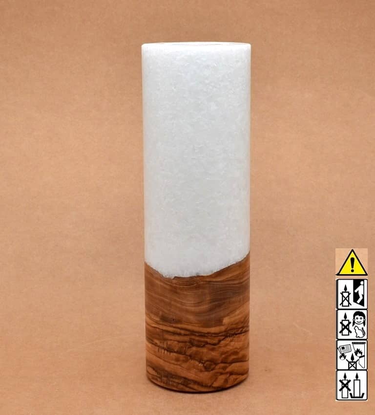 Kerze mit Holz. Individuelle runde Hochzeitskerze mit Holz aus Stearin. Kerze 80x250mm mit Holzelement, Individuelle, persönliche Hochzeitskerze Holzkerze, Rund Stearinoptik, Hochzeitskerze mit Teelicht im Kerzen online Shop für Hochzeiten bestellen, günstig kaufen.