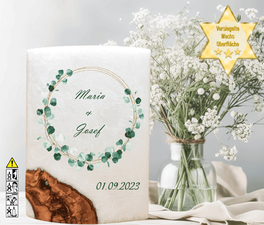 Hochzeitskerze mit Holzelement. Motiv: Eukalyptus Ring gold Hochzeitskerze mit Holzelement. Motiv: Eukalyptus Ring gold günstig in unserem Onlineshop kaufen. Personalisierte Hochzeitskerze online kaufen
