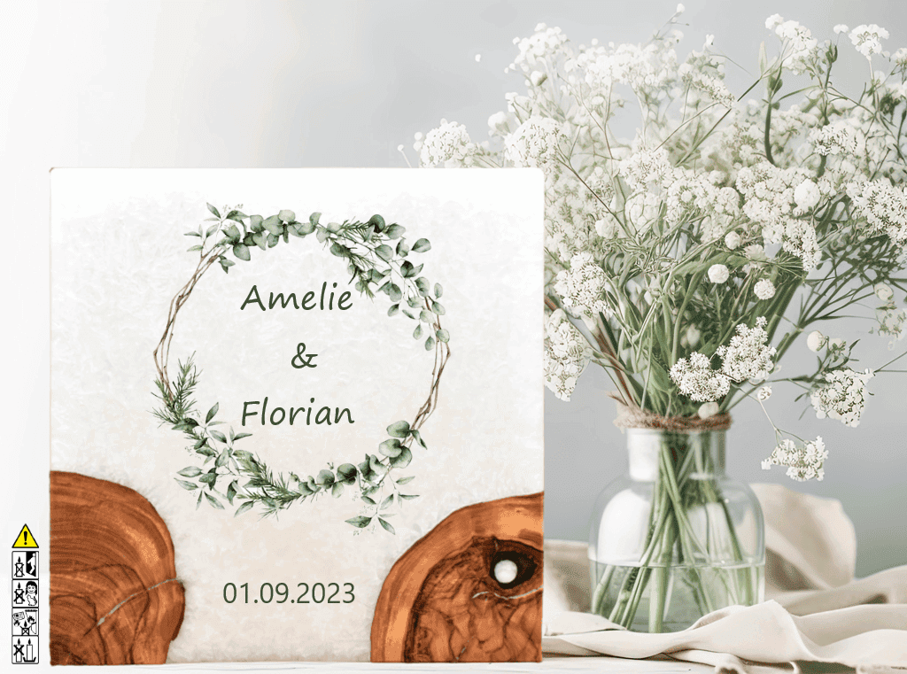 Hochzeitskerze mit Holzelement. Motiv: Eukalyptus Kranz gold günstig in unserem Onlineshop kaufen. Personalisierte Hochzeitskerze online kaufen