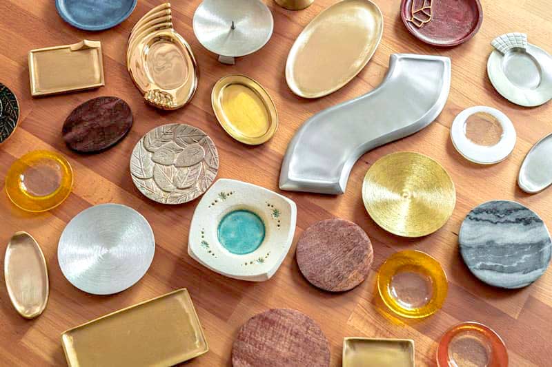 Kleine und große sowie runde und ovale Kerzenständer, Kerzenteller und Kerzenhalter in Metall, Stein, Keramik, Holz und Glas in unserem Kerzen Onlineshop günstig kaufen.