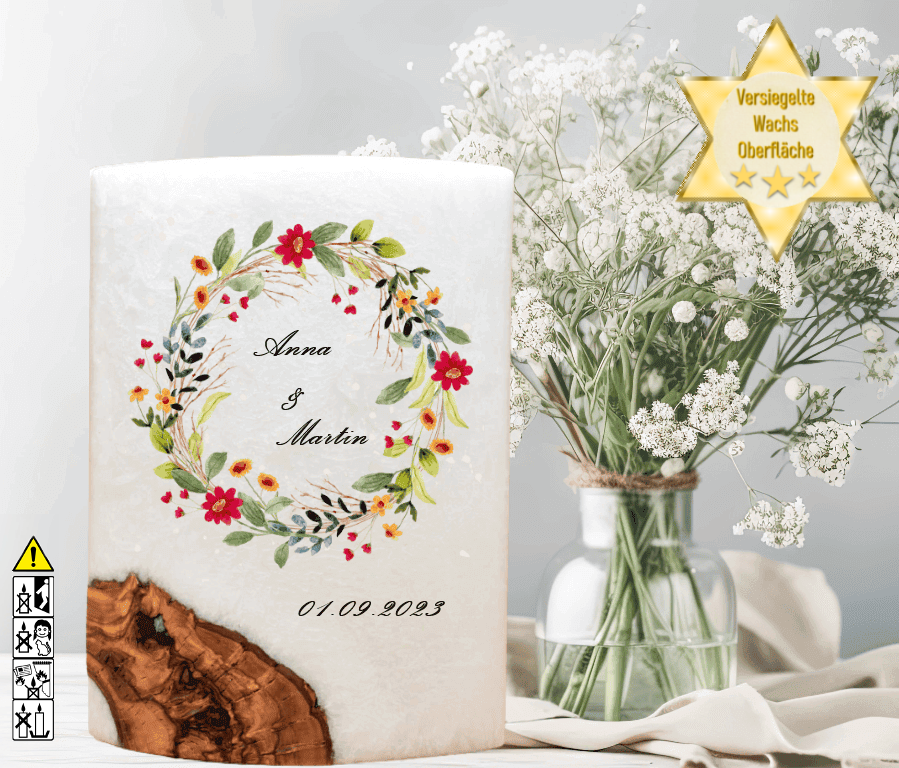 Hochzeitskerze mit Holzelement. Motiv: Blumenkranz Hochzeitskerze mit Holzelement. Motiv: Blumenkranz günstig in unserem Onlineshop kaufen. Personalisierte Hochzeitskerze online kaufen