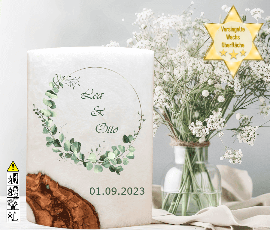 Hochzeitskerze mit Holzelement. Motiv: Eukalyptus Ring gold Hochzeitskerze mit Holzelement. Motiv: Eukalyptus Ring gold günstig in unserem Onlineshop kaufen. Personalisierte Hochzeitskerze online kaufen