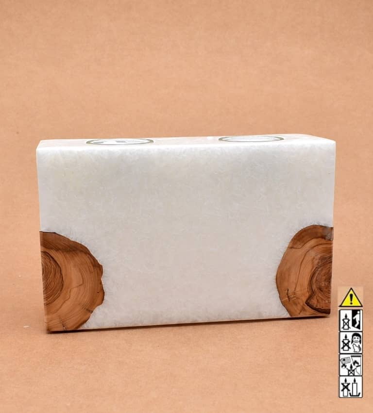 Kerze rechteckig  mit Holzelement aus Stearinwachs.  Jetzt in unserem Kerzen Onlineshop kaufen.